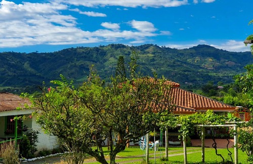 Pereira Cottage | Finca La Floresta Verde / Lugar De Ensueño