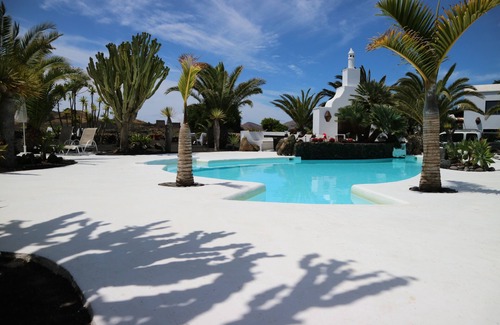 Masdache Apartment | Finca Malvasia -Papagayo - 2 bedroom Suite with Pool and Vineyard