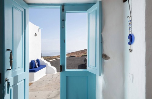 Tabayesco Villa | 'Finca Petite Vineyard' with Mountain View, Private Terrace and Wi-Fi