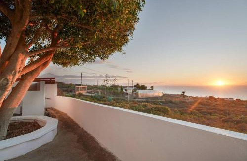 Tagoro House | Finca Pisaverde, a peaceful haven between the sea and Teide