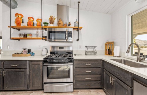 Landers House | FINCA TECOLOTE Retreat/Pool and Spa on 5 Acres surrounded by Joshua Trees