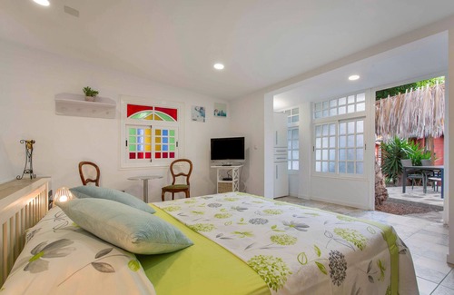 La Mancha House | 'Finca Tropical Icod' with Sea Views, Private Terrace and Wi-Fi