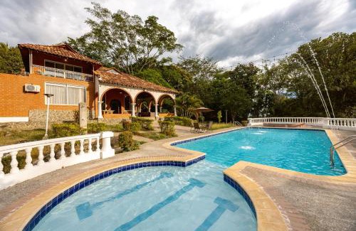 Olaya Villa | Finca Villa Salma - AC, Piscina, 21 Personas