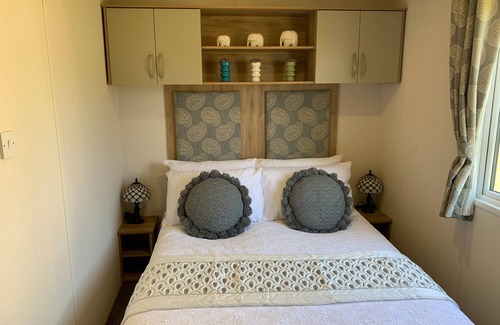 Grampound Cottage | FINCH 25 - MEADOW LAKES HOLIDAY PARK, family friendly in Polgooth