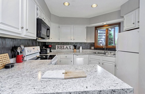 Blowing Rock Condo | Finch 3 | Fireplace, Restaurant, Pool, Spa