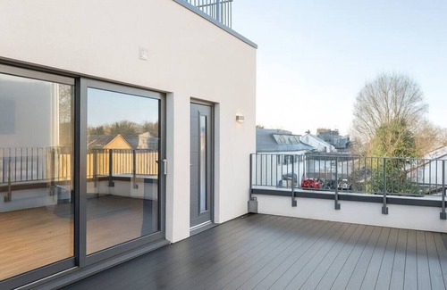 West Finchley Apartment | Finchley Penthouse | Sleeps 8 | Free Parking | LDN