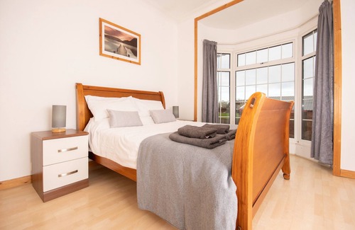 Westoe Apartment | ✪ Find Dwellcome Home Ltd ✪ 5 Beds / 3 bedrooms spacious 1st floor apartment