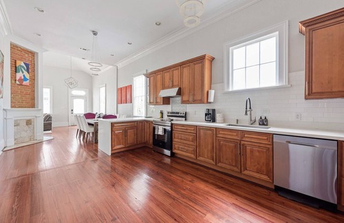 East Riverside House | Find Harmony in the Irish Channel - Close to Magazine and Parade Route