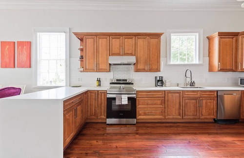 East Riverside House | Find Harmony in the Irish Channel - Close to Magazine and Parade Route
