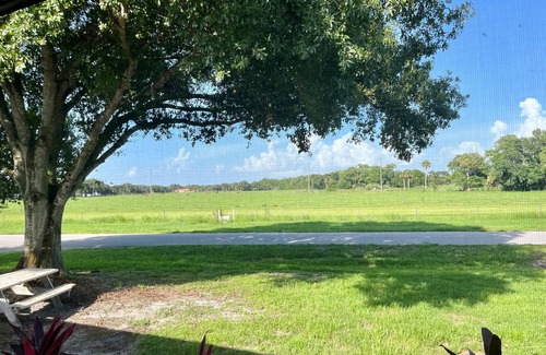 Taylor Creek House | Find serenity at this family-sized Lake Okeechobee home.