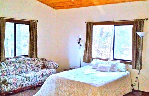 Woodlands House | FIND TRUE SECLUSION IN OUR PEACEFUL CHALET. 5 ACRES, TRAILS, TREES & SPA