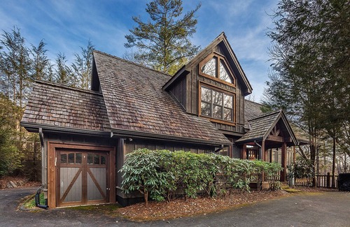 Lake Toxaway Cottage | Find Your Base Camp in Beautiful Lake Toxaway