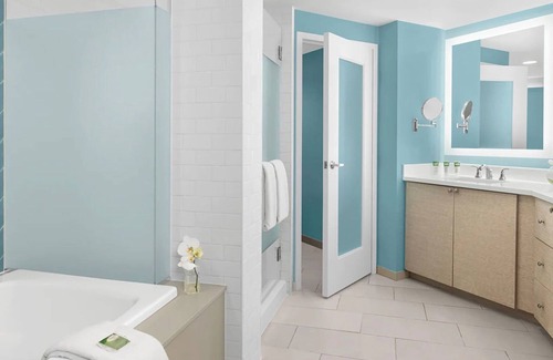 Hilton Head Island Resort | 𝐅𝐢𝐧𝐝𝐢𝐧𝐠 𝐌𝐞𝐢𝐥𝐢's BeachFront GRANDE OCEAN Resort+Amenities Cozy 2BR