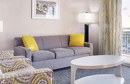 Brush - Stewarts Resort | 𝐅𝐢𝐧𝐝𝐢𝐧𝐠 𝐌𝐞𝐢𝐥𝐢-Beachfront Fun @Ocean Walk Resort+Amenities. 2BR Suite