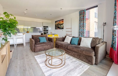 Camden Town with Primrose Hill Apartment | FINDMYSAFE SPACE - Urban Escapes