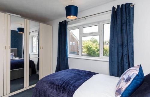 Ifield House | Findon House 10min from Gatwick airport