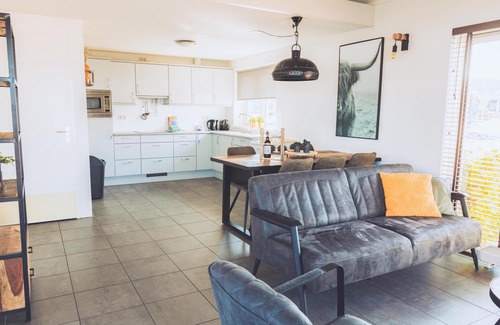 Municipality of Uitgeest House | Fine custom house with beautiful lake view