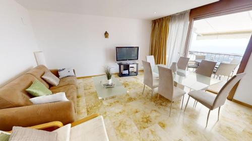 Marbella Apartment | Fine Duplex Apartment with Stunning Sea Views