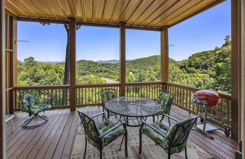 Whittier Condo | Finely Appointed Mtn Condo in Gated Resort, Only 4 Steps to get in, GREAT VIEW!