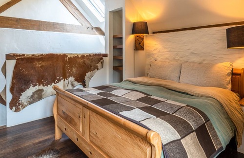 Ross-on-Wye Cottage | Finest Retreats | Monkey Maze - Exotic Animal Sanctuary