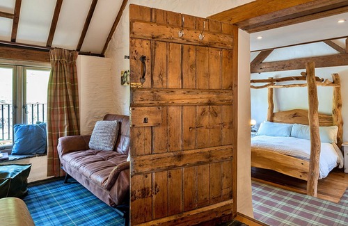 Ross-on-Wye Cottage | Finest Retreats | Porcupine Point - Exotic Animal Sanctuary