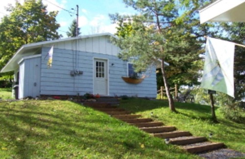 Cayuga Cottage | Finger Lakes -Sunset Cottage on beautiful Cayuga Lake! -Blue