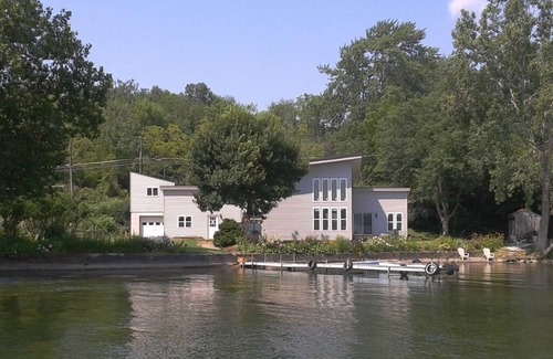 Auburn House | Fingerlakes Owasco Lake 4 Bedroom 125 feet of lake frontage