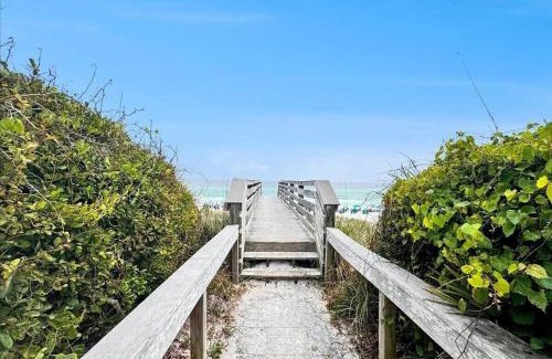 Seaspray House | Fins to the Right
