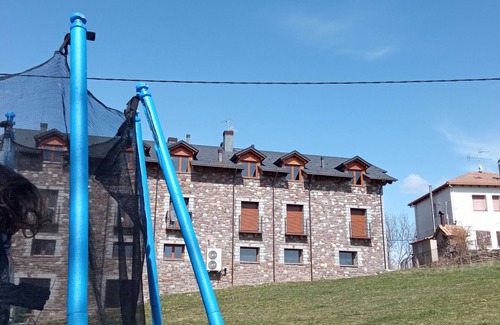 Laspaules Apartment | Fio de Neu, New, spacious tourist apartment with views of the mountains