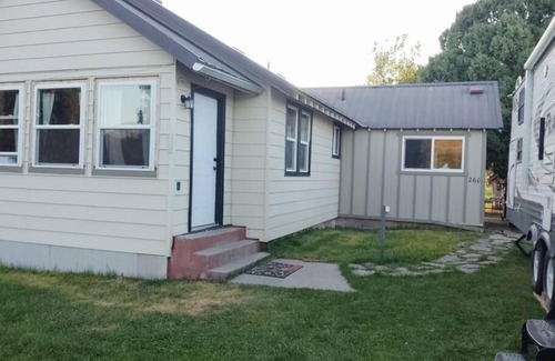 Bloomington House | Fiore del Lago - Cozy Farmhouse near Bear Lake - Pet Friendly!