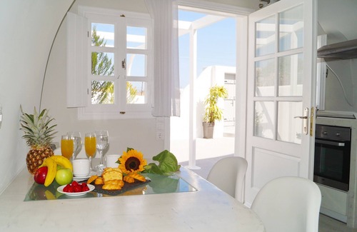 Fira House | Fira-Cave-Sleeps 13-Parking-Pool-Pet Friendly