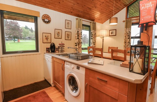 Heribost Cottage | FIRBUSH LODGE, pet friendly, character holiday cottage in Killin