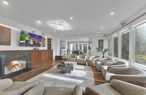 Linden Villa | 🔥 Fire & Fun | Luxe Stay w/Pool, Hot Tub & Game Room 🎮
