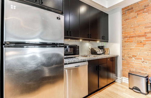 Palmerston Apartment | Fire It Up In Little Italy 3 Bedrooms And Fireplace