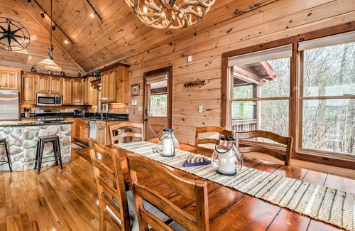 Mineral Bluff Cabin | Fire on the Mountain - Mountain Views | 3 Levels of Decks | Outdoor Fireplaces | Hot Tub | Game Room