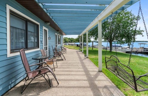 Mayfield Apartment | Fire pit, beach access, yard games, and more