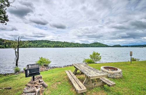 Hiawassee House | Fire Pit & Boat Dock: Lake Chatuge Townhome!