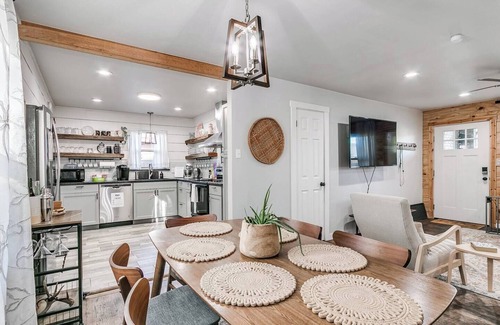 Central Oklahoma City House | Fire Pit ~ Fenced Yard ~ Near Trails & Hospitals ~ Close to I44 & NW Expwy for Easy Access to OKC's Best!