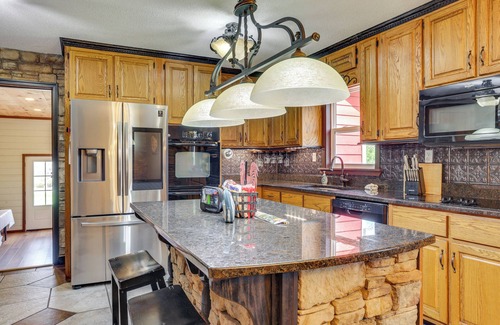 Trenton Cottage | Fire Pit + Game Room: Lakefront Escape in Trenton!
