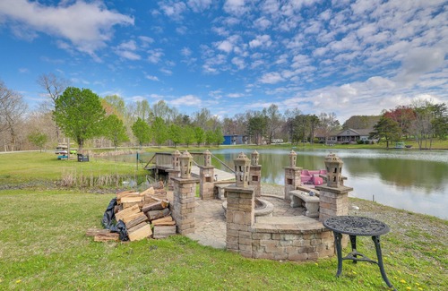 Trenton Cottage | Fire Pit + Game Room: Lakefront Escape in Trenton!