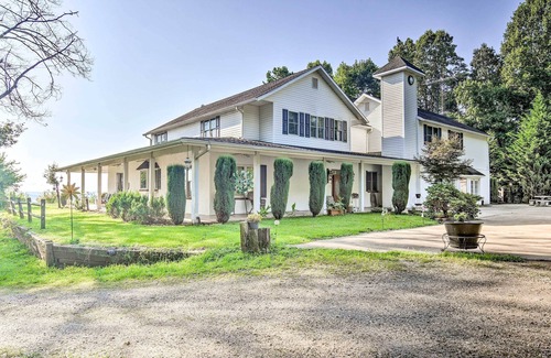 Marshall House | Fire Pit & Game Room: Marshall Getaway w/Views!