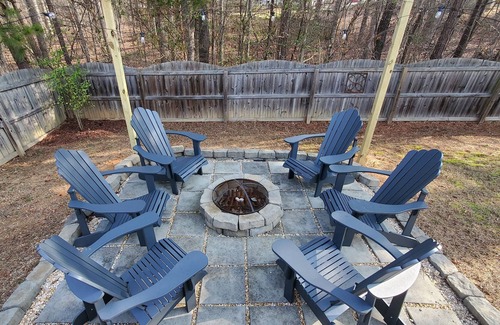 Apex House | Fire Pit, Game Room, Pond Access!!