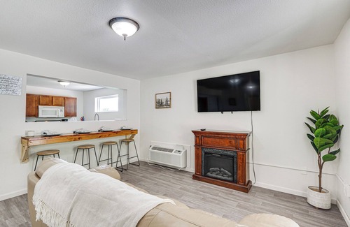 Lake Ozark Cabin | Fire Pit & Grill: Pet-Friendly Lake Ozark Cabin!