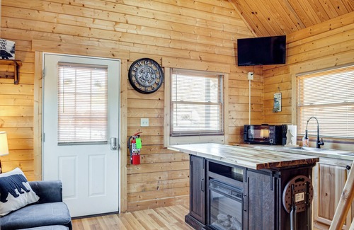 Sevierville Cabin | Fire Pit + Pool Access: Cozy Cabin in Sevierville!