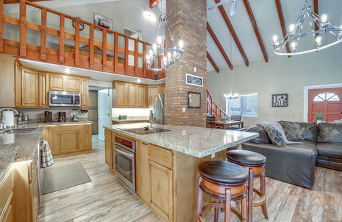 Heber Cabin | Fire Pit & Grill: Spacious 'Forest Lakes Chalet'