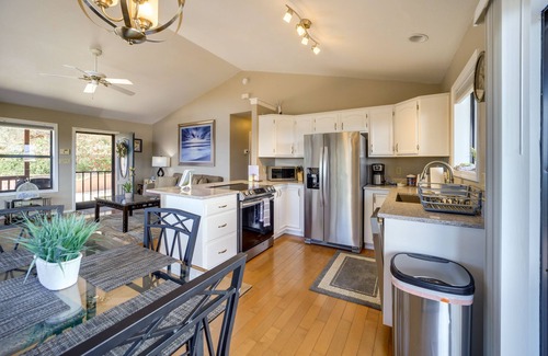 Payson Cottage | Fire Pit & Views: ‘Falconcrest’ Cottage in Payson!