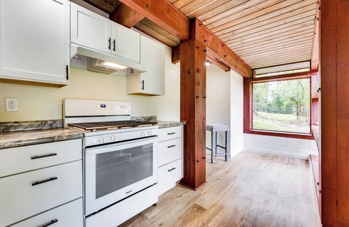 Vandercook Lake House | Fire Pits & Grill: Lakefront Jackson Home