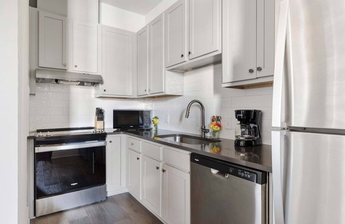 Cannonborough Elliotborough Condo | Fire Tower | Elegant 2BR in Downtown Charleston!