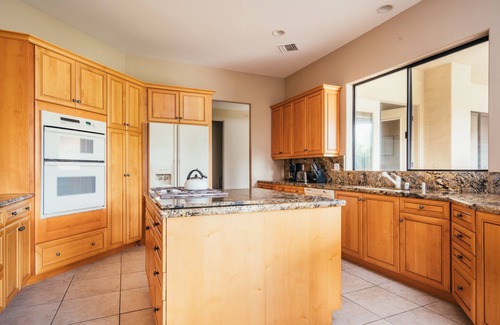 Desert Club Estates House | Firefly by AvantStay | Spacious Backyard w/Pool& Hot Tub!