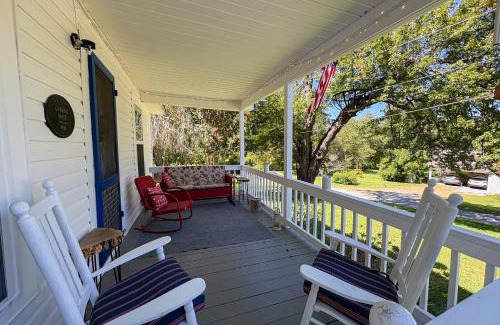 Hendersonville House | Firefly Cottage